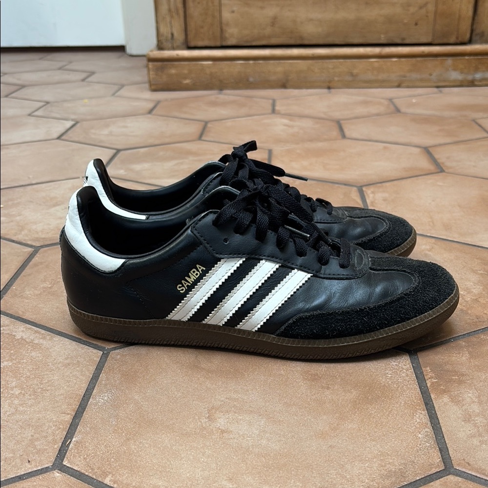 Adidas OG Black and White w/Logo on Heel
